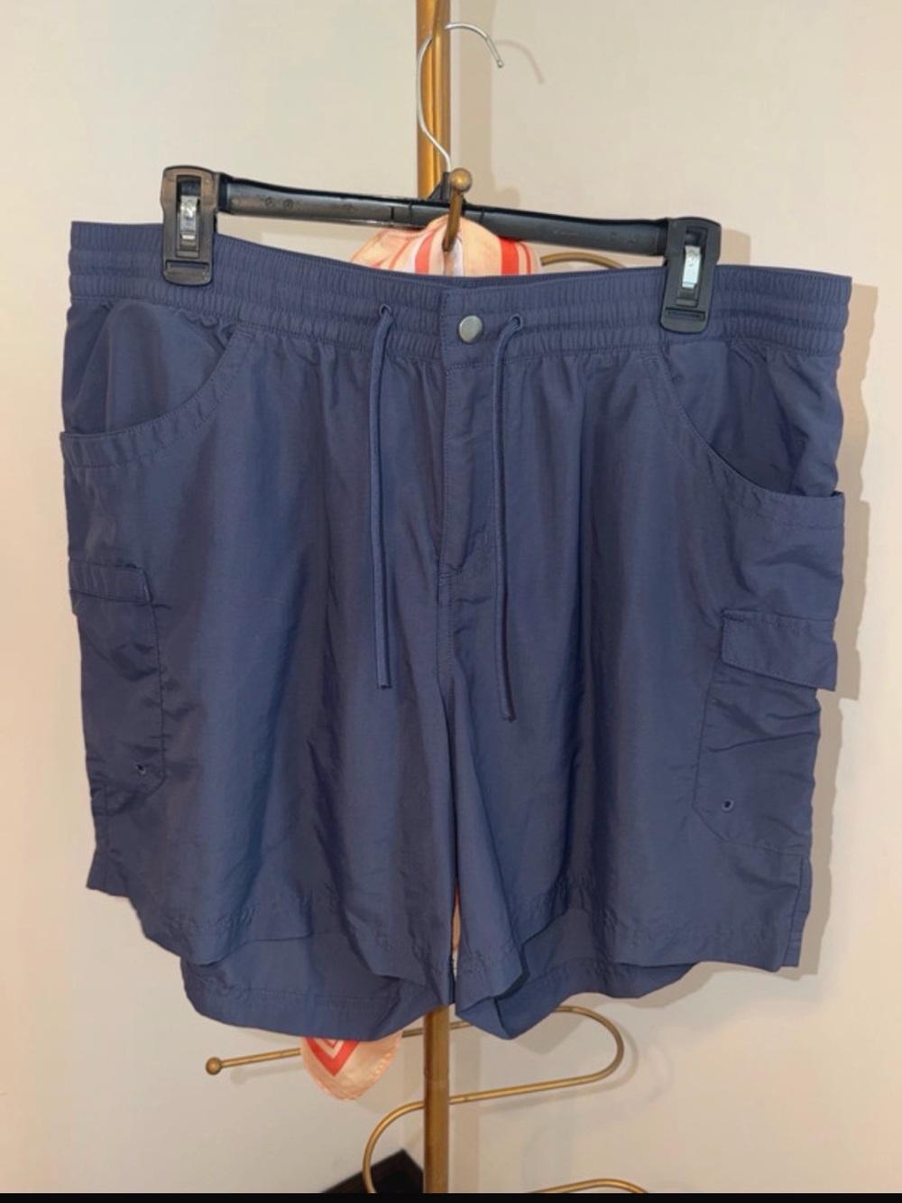 Women’s Columbia Navy Cargo Shorts with Snap Strecty Waist